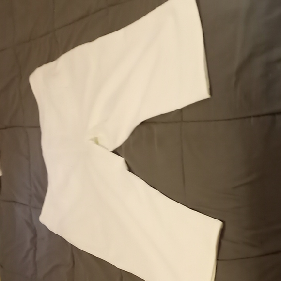 Kim Roger's Curvy White Capri Jeans - Picture 2 of 3